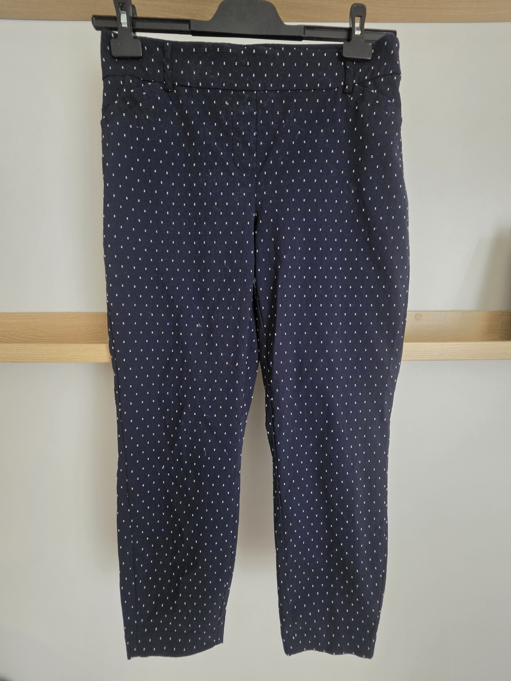 Reitmans Navy Cropped Pants with White Pin Dot Pattern